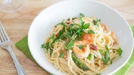 Quick & Easy Linguine Pasta Recipe with Shrimp, White Wine, Asparagus, and Tomatoes