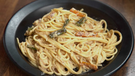 Creamy Mushroom Spaghetti - How To Make Creamy Mushroom-Chicken Pasta - Italian Pasta Recipe - Neha