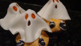 Floating Fondant Ghost Cupcakes... Easy Peasy
