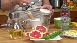 How to Make Pink Grapefruit Greyhound Cocktail