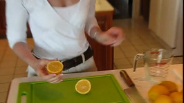 How To Squeeze Lemons