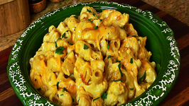 Holiday Series: Cheesy Macaroni & Cheese with Roasted Garlic