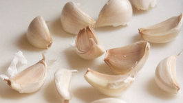 Tips to Peel and Cut Garlic