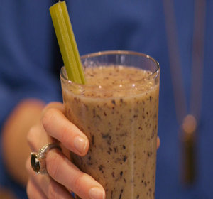 Dandy Berry Celery Smoothie Recipe Video by  