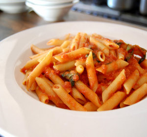 Mijnwerker Deter adelaar Penne Pasta with Fresh Tomato Sauce Recipe Video by ChefBrian | ifood.tv