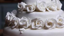 How To Decorate Your Own Wedding Cake