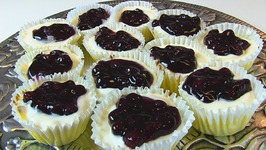 Betty's Blueberry-Topped Cream Cheese Cupcakes -- Super Bowl Dessert!