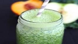 Breakfast Recipe: Peach And Apple Green Smoothie