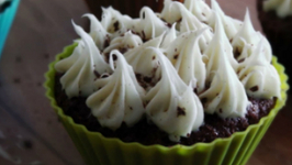 Eggless Chocolate Cupcakes in Cooker - Eggless Baking Without Oven