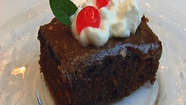 Betty's Creamy Dark Chocolate Cake Frosting 
