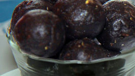 Easy Chocolate Crunch Protein Balls