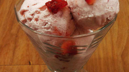 Eggless Strawberry Ice Cream - Beat the Heat - Without Ice Cream Maker - Foolproof Recipe