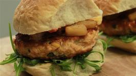 How To Make Spicy Salmon Burgers With Grilled Pineapple