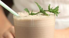 How To Prepare A Chocolate Mint Smoothie