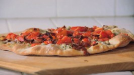How To Make Bacon Blue Cheese Tomato Pizza