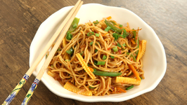 Chilli Garlic Noodles / How To Make Chilli Garlic Hakka Noodles Hakka Noodles Recipe By Bhumika