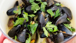 Coconut Green Curry Mussels - 15-Minute Recipe!