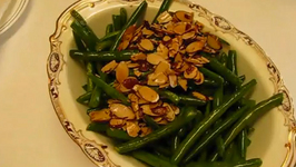 Succulent Sautéed Green Beans with Crunchy Toasted Almond Topping