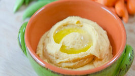 The Secret to Really Smooth Hummus (Homemade Hummus)