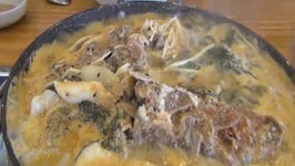 Eating Korean Pork Bone Soup / Potato Stew (Gamjatang) - Yongin, Korea